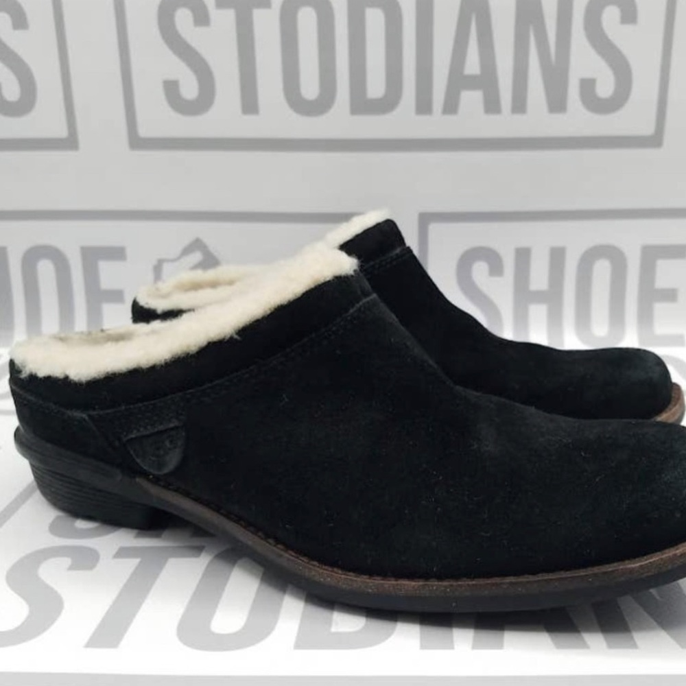 UGG AUSTRALIA SHOREHAM BLACK SIZE 6